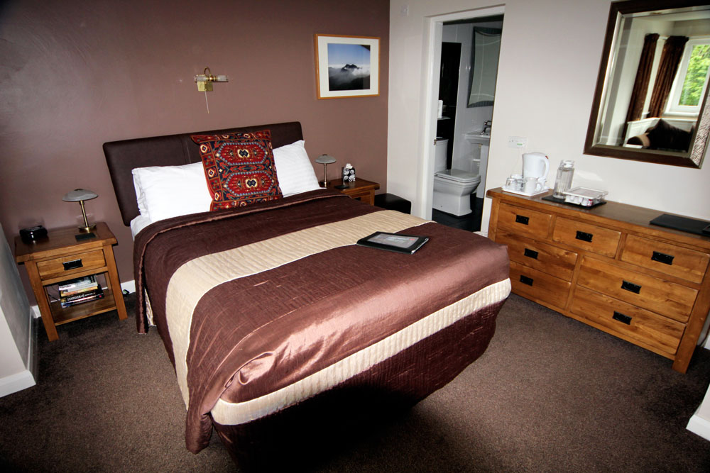 Room 7, Y Wyddfa, large double ensuite with king size bed